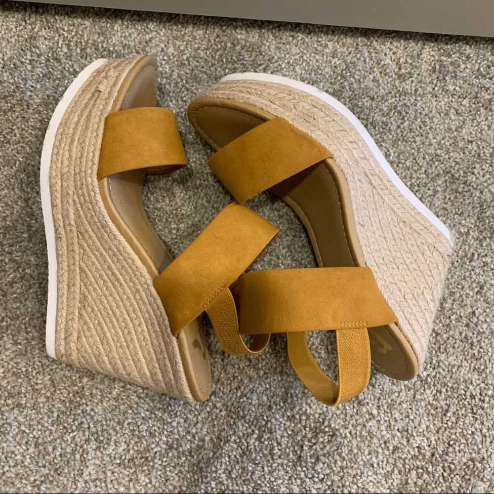 Mustard Wedges - Picture 6 of 8